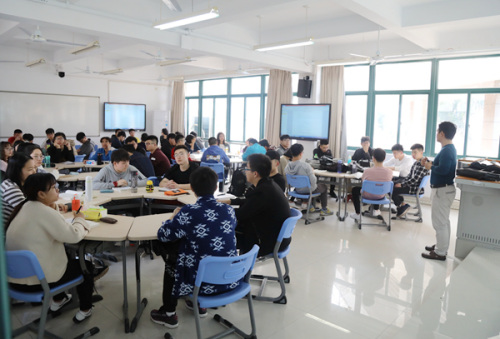 翻轉課堂的基本流程是怎樣的？特點有哪些