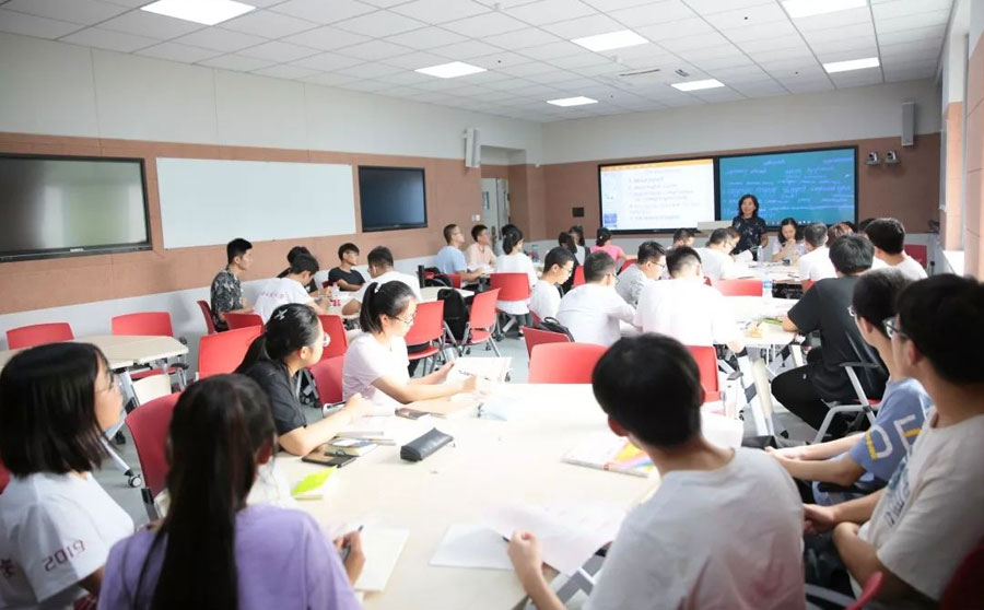 5屏互動研討型智慧教室